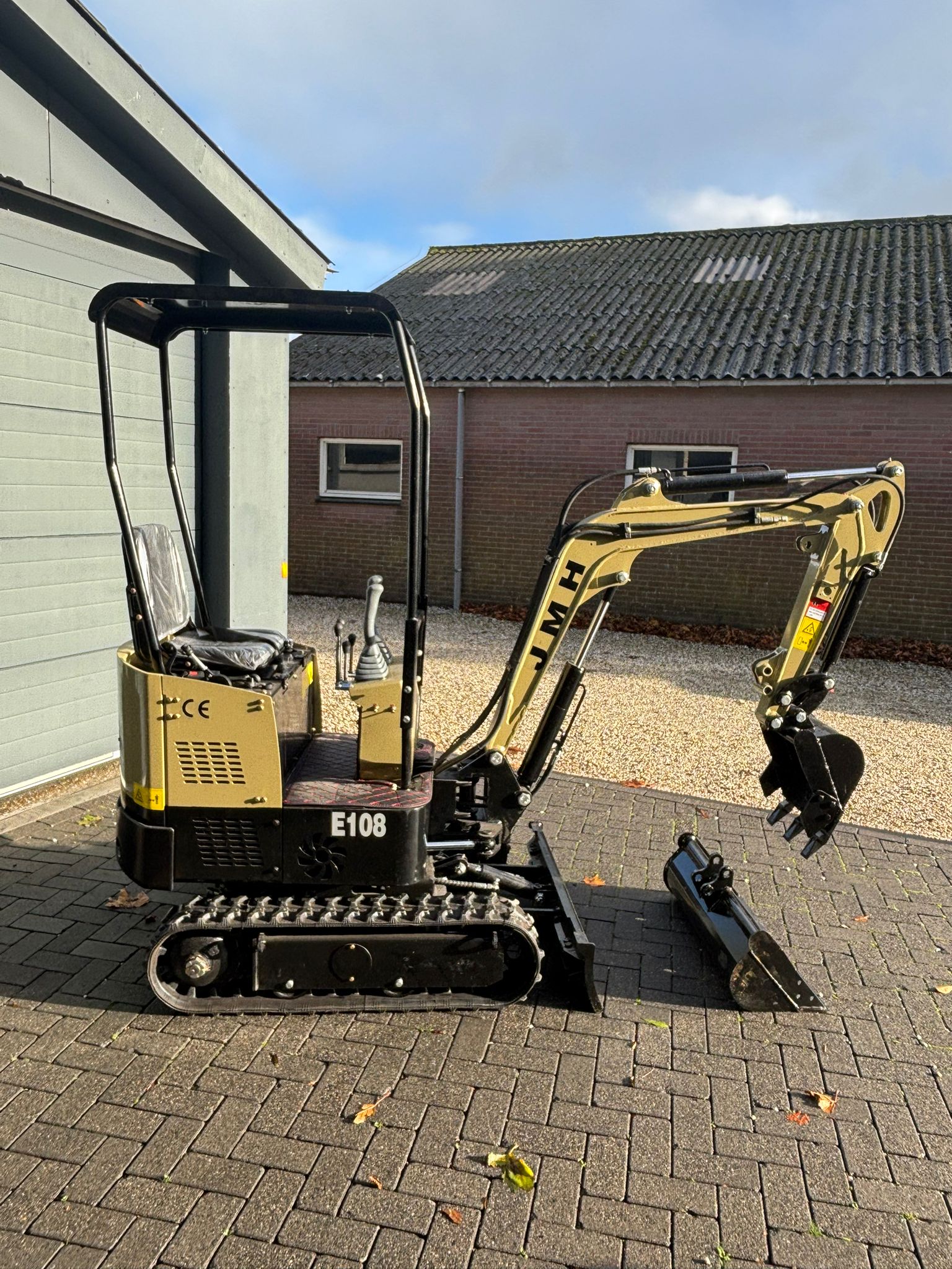 JMH minigraver 1000kg met zwenkgiek