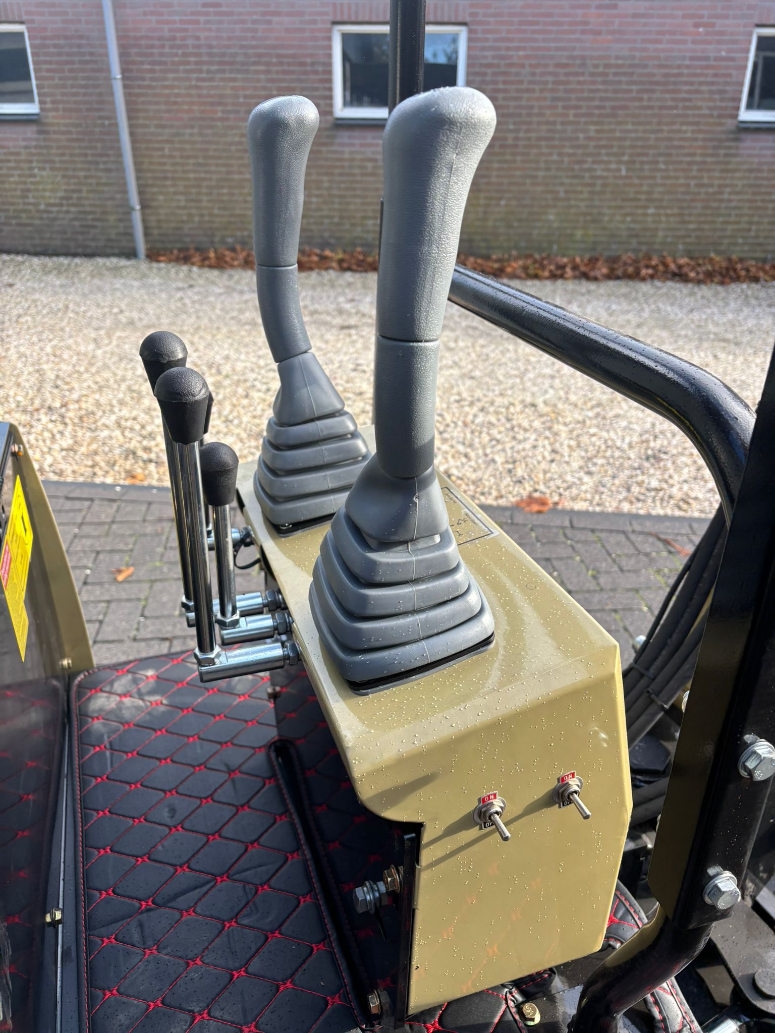 JMH minigraver 1000kg met zwenkgiek - Afbeelding 6